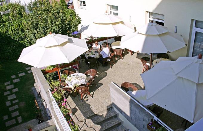 Hotel Maxim Svätý Jur Exterior foto